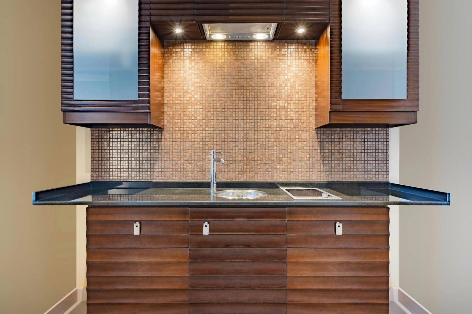 Qabila Westbay Hotel By Marriott Ντόχα Εξωτερικό φωτογραφία A kitchen with a single-bowl sink
