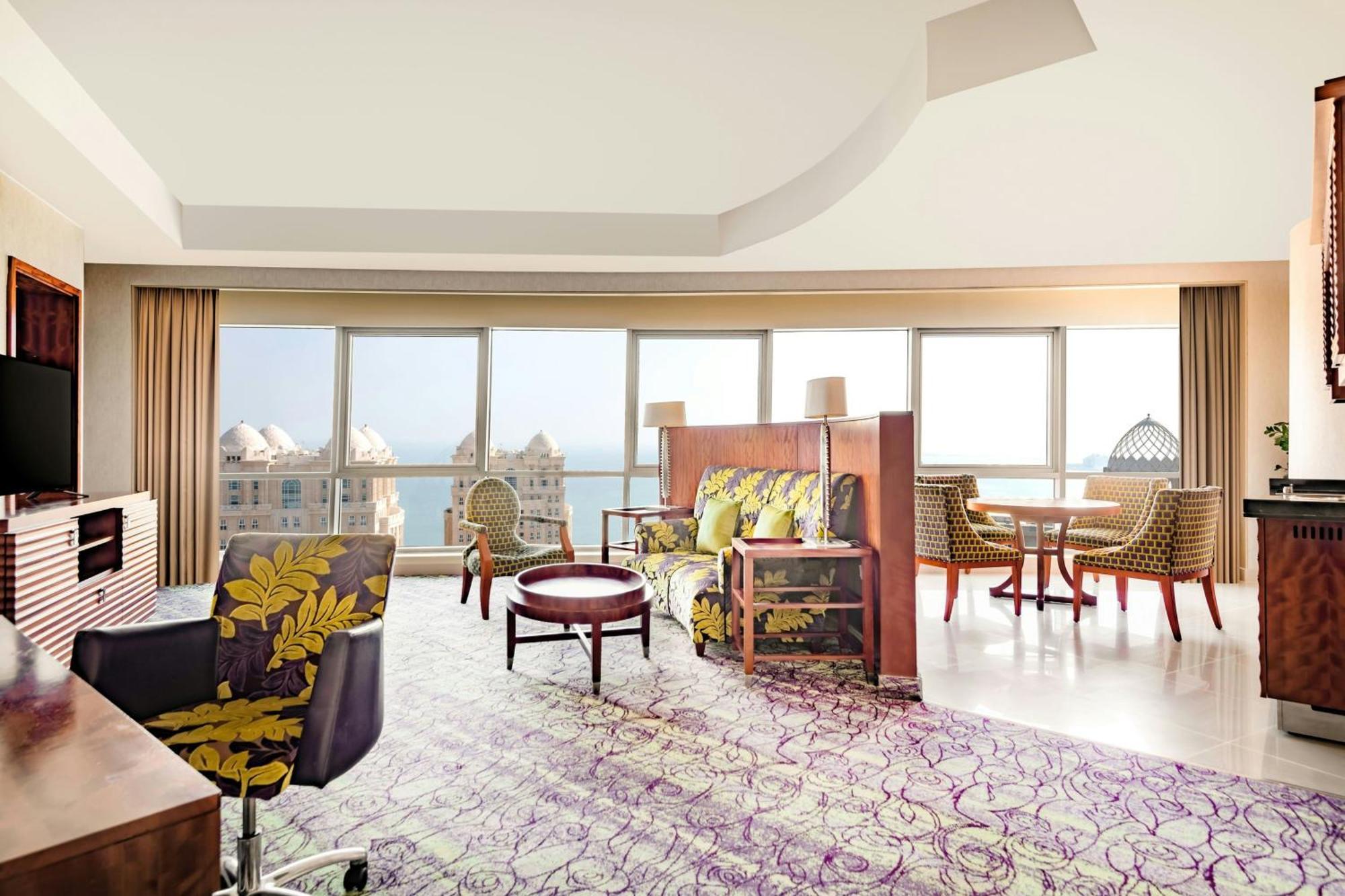Qabila Westbay Hotel By Marriott Ντόχα Εξωτερικό φωτογραφία A suite at the hotel